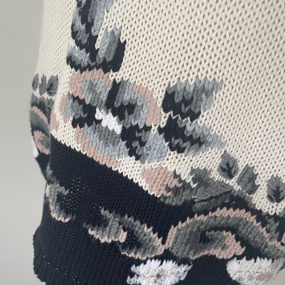 Women's Colorblock Floral Sweater - Picture 3 of 8